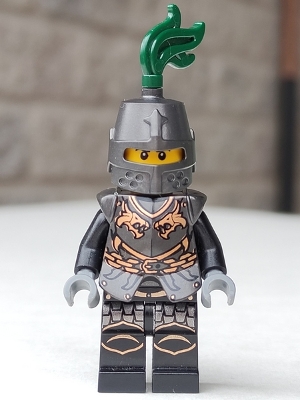 Kingdoms - Dragon Knight Armor with Chain, Helmet Closed, Scowl